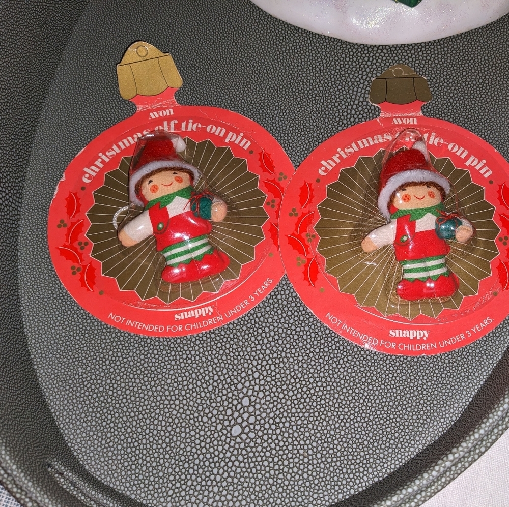 Avon 1987 Christmas Elf Tie-ons Pin Snappy New old stock in package vintage